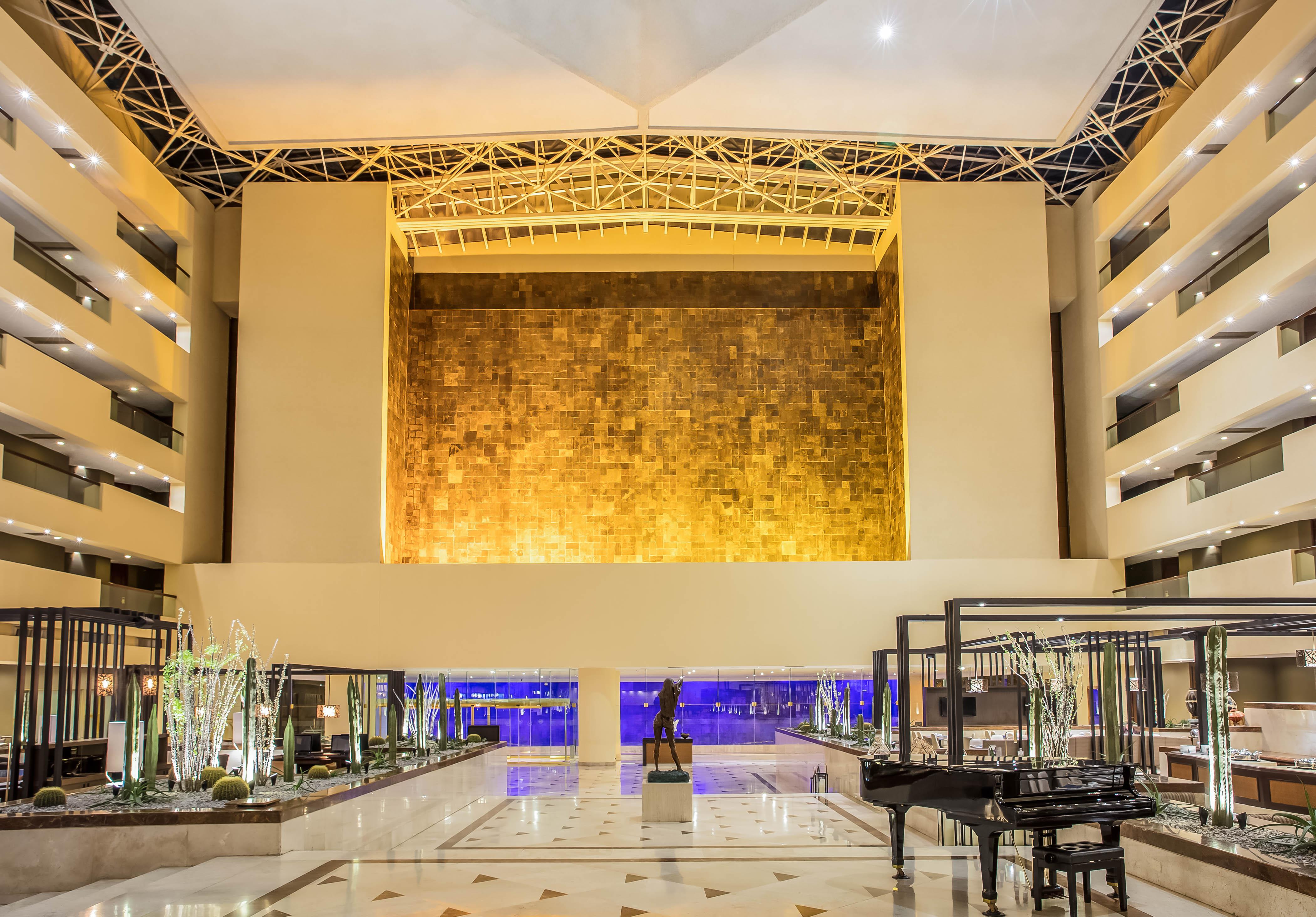 Sheraton Chihuahua Soberano Exterior photo