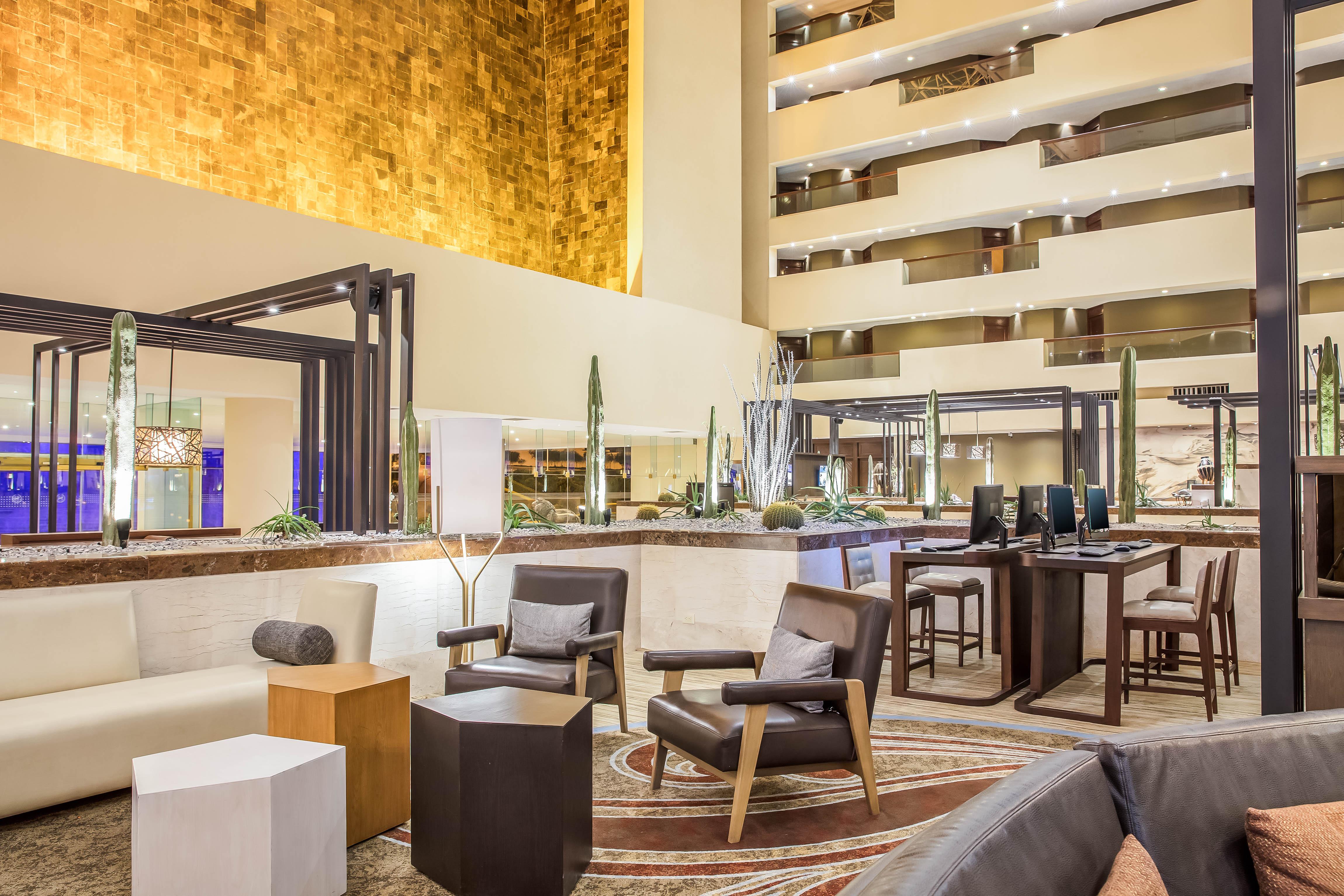 Sheraton Chihuahua Soberano Exterior photo